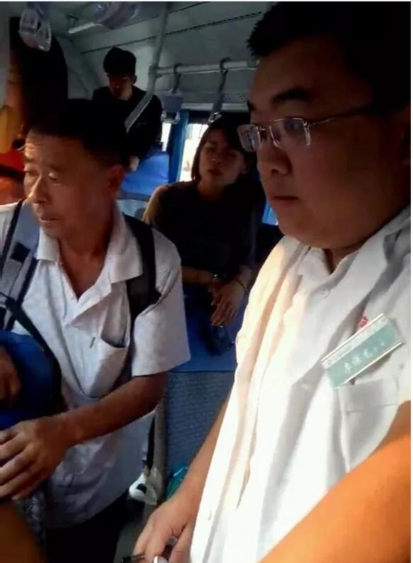 为临沭公交司机李宝兰点赞!情暖车厢、热心救