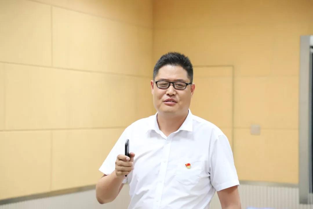 家长开放日，先来听区人大代表校长的汇报课