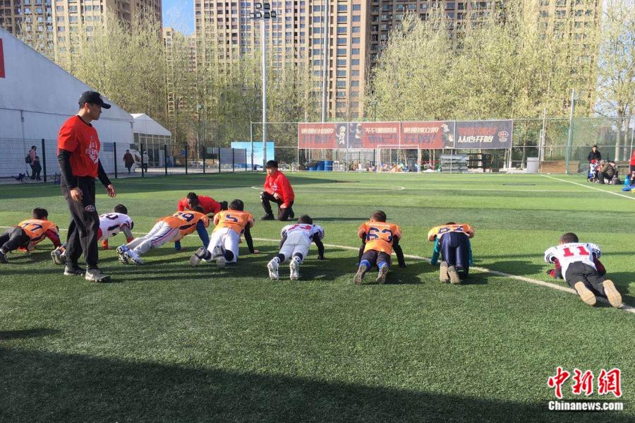 孩子们在巨石达阵上课。受访者供图