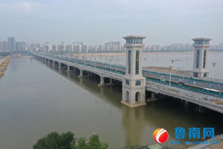 临沂北京路沂河桥老桥顺利完成顶升